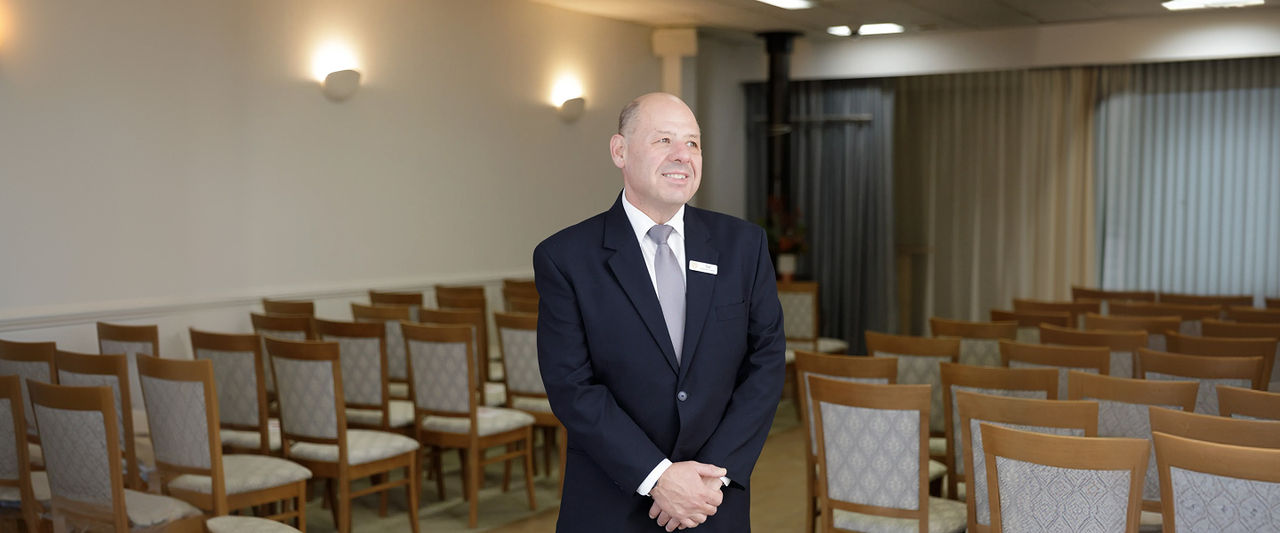 funeral arranger at chapel